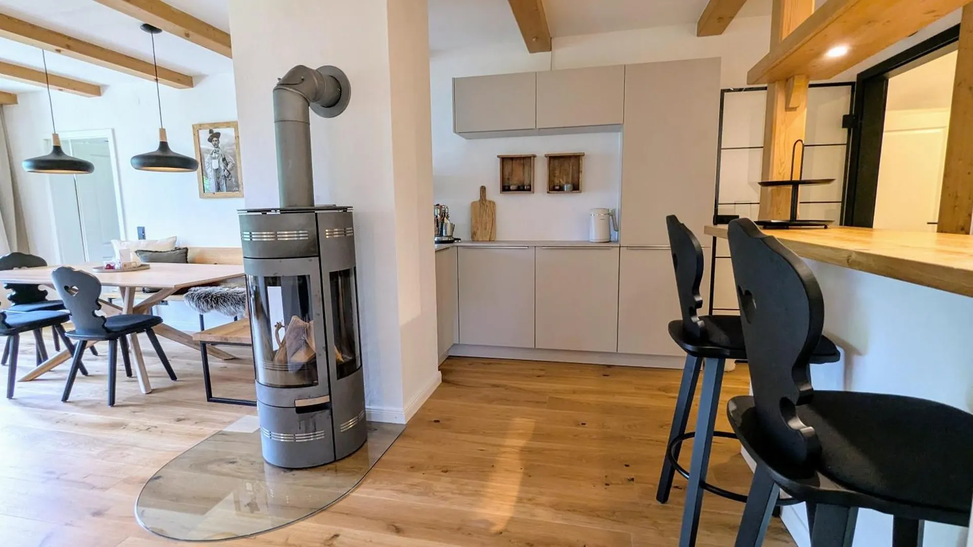 Die Watzmannsuite - Familienfreundliche Ferienwohnung In Historischer Villa Mit Kamin, Infrarotkabine, Balkon, Garten, Nur 10 Gehminuten Ins Zentrum Von Berchtesgaden Bischofswiesen